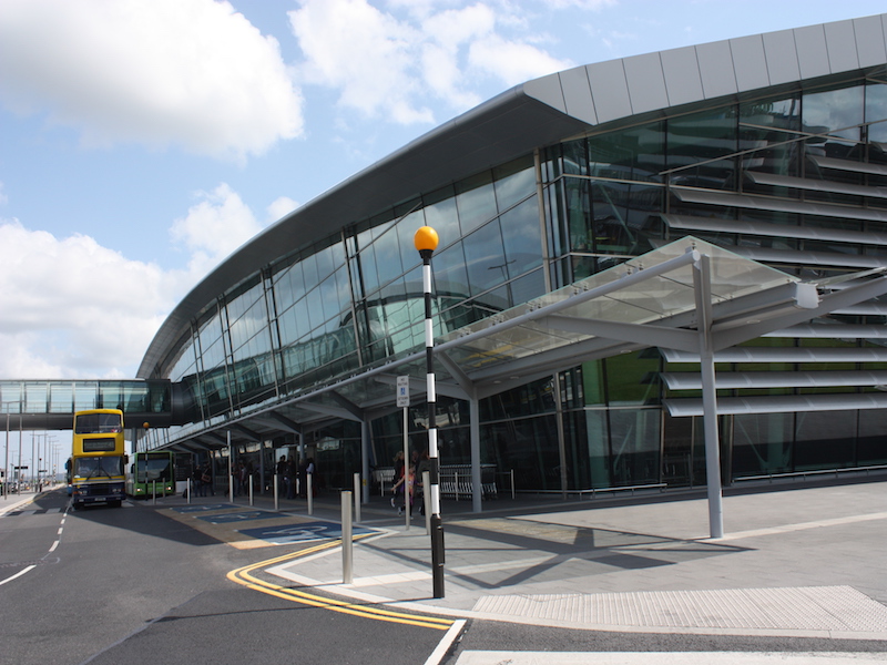 A Guide To The Advantages Of Using Private Airport Transfer Services